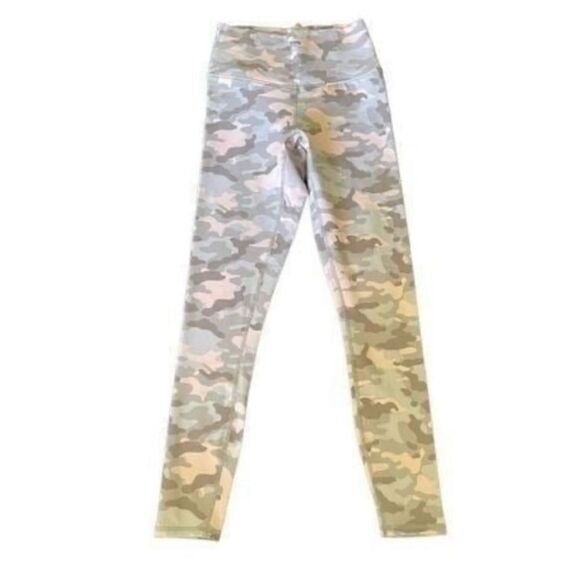 Fabletics powerhold camo leggings - Picture 2 of 3